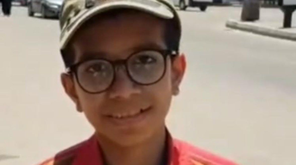 عاجل: والد “دحيح الدفعة” يكشف سبب انهياره: “أمه ماتت وبيدور عليها”