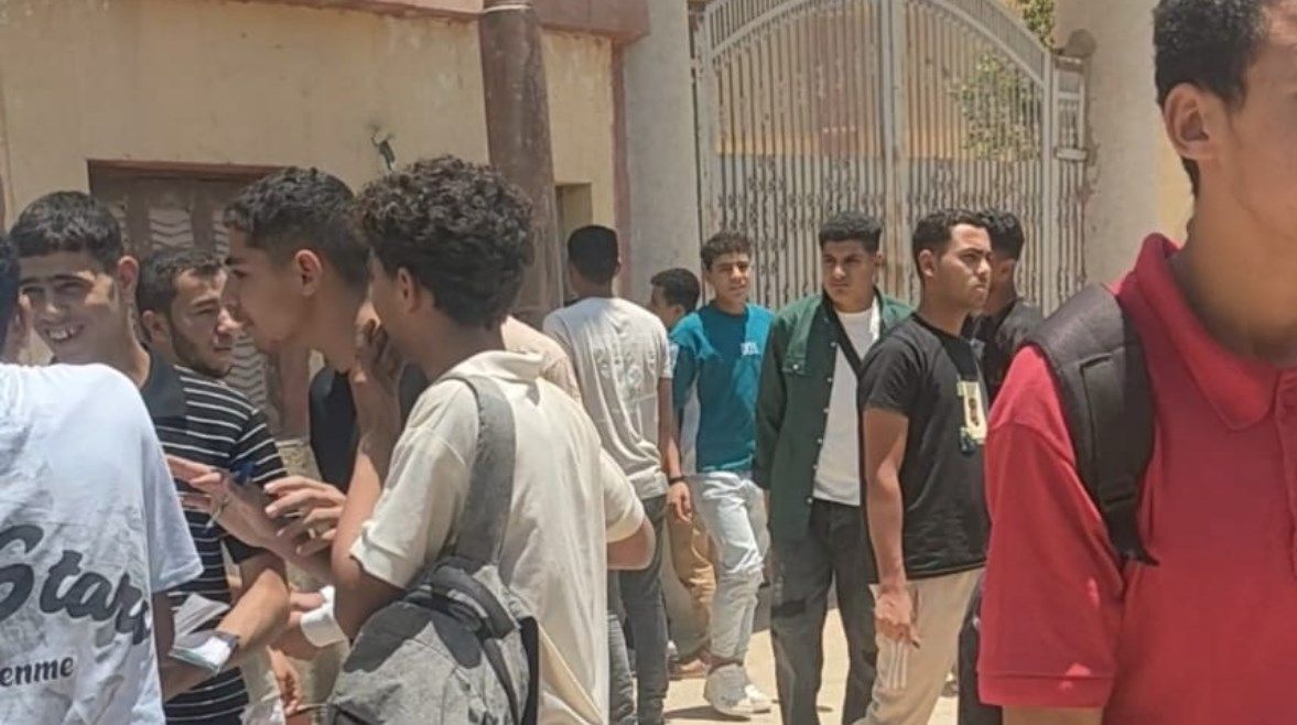 عاجل: وسط تأمين مشدد.. وصول أسئلة الفيزياء والتاريخ للجان الثانوية العامة