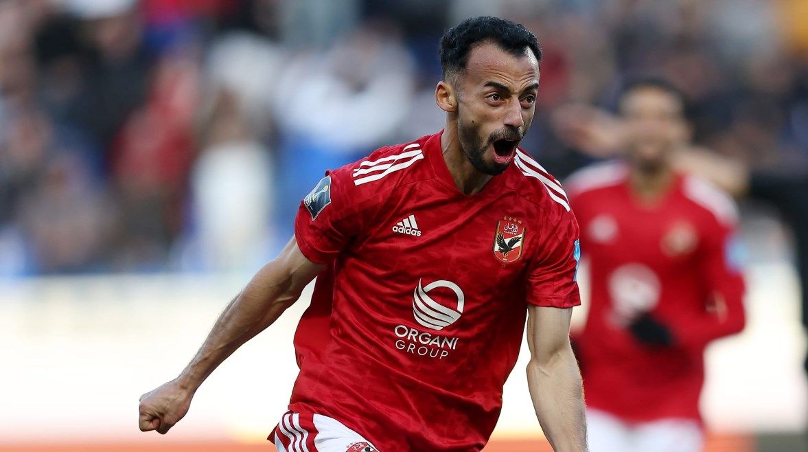 عاجل: بسبب “زحمة الوسط”.. الأهلي يسعى للتخلص من عبدالقادر