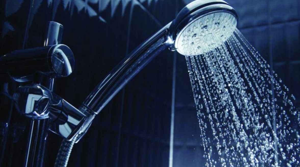 عاجل: “صدمة الجسد”.. الاستحمام بماء بارد بعد أشعة الشمس خطر على حياتك