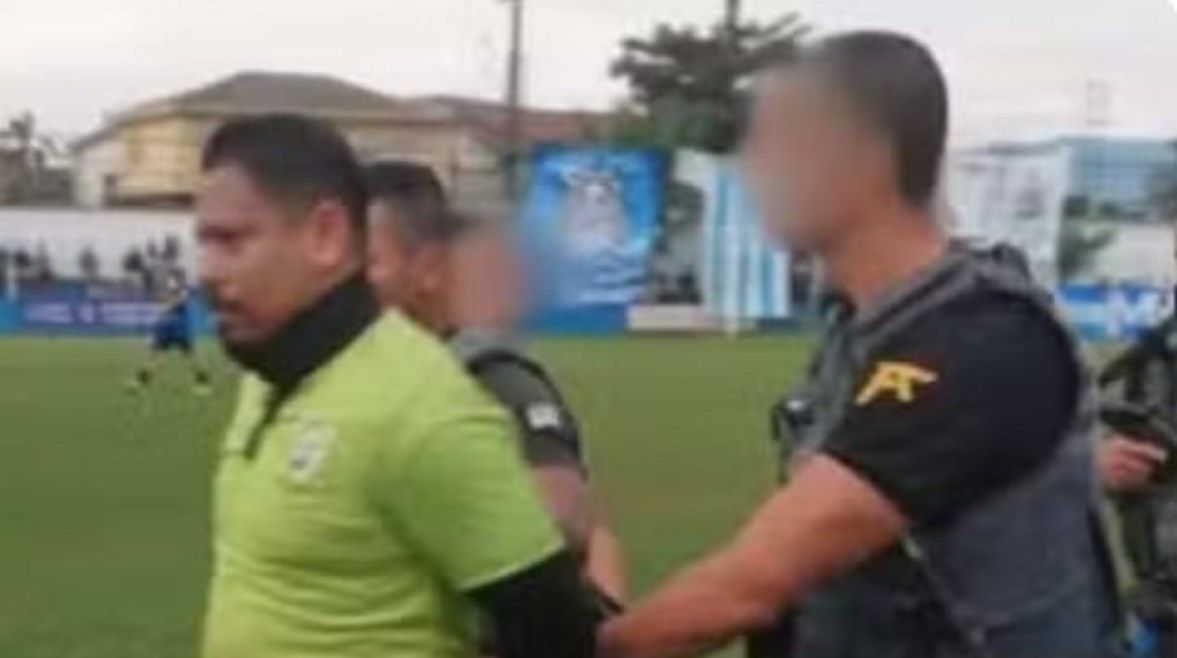 عاجل: الحكم المتهم.. الشرطة البرازيلية تداهم ملعبًا وتعتقل زعيم مخدرات