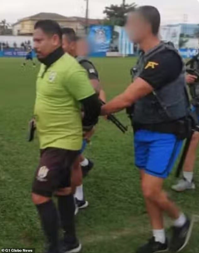 عاجل: الحكم المتهم.. الشرطة البرازيلية تداهم ملعبًا وتعتقل زعيم مخدرات