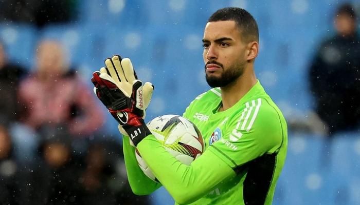 عاجل: مبلغ خيالي.. الكشف عن قيمة الشرط الجزائي في عقد حارس المغرب