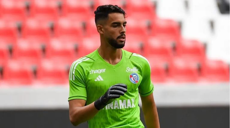 عاجل: مبلغ خيالي.. الكشف عن قيمة الشرط الجزائي في عقد حارس المغرب