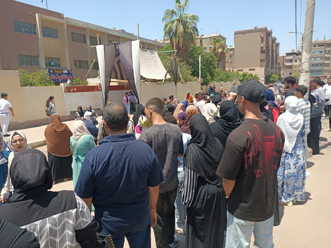 عاجل: ماذا قال طلاب الثانوية بعد امتحان الإنجليزي في القليوبية؟.. (صور)