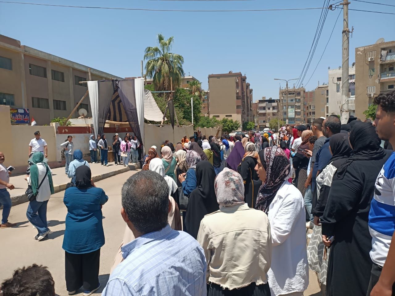 عاجل: ماذا قال طلاب الثانوية بعد امتحان الإنجليزي في القليوبية؟.. (صور)