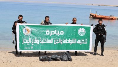 عاجل: حرس الحدود ينفذ مبادرة تطوعية لتنظيف شاطئ العيقة وقاع البحر في منطقة المدينة المنورة