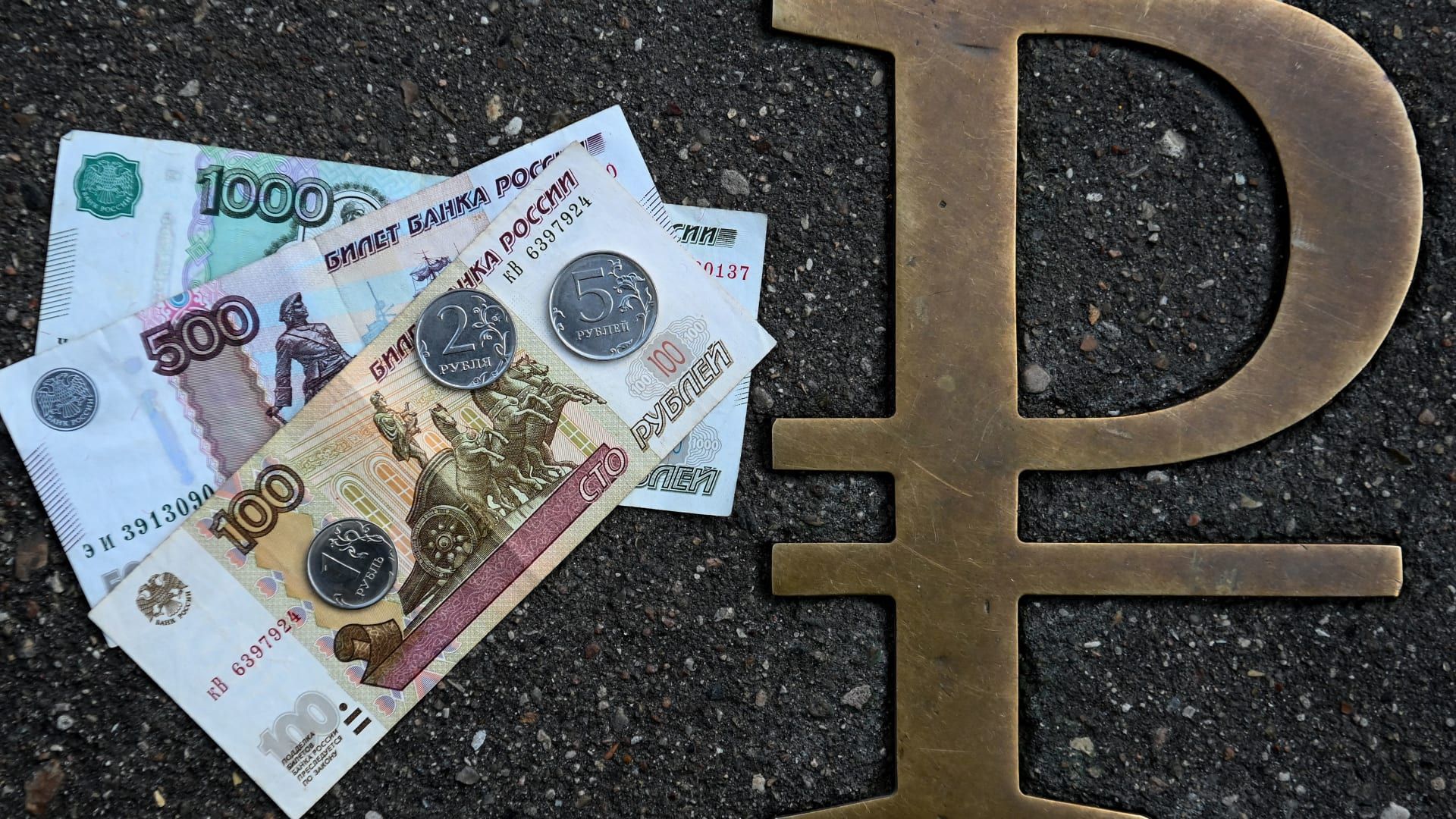 عاجل: اللجوء للروبل الروسي.. هل يحل أزمة الديون في مصر؟