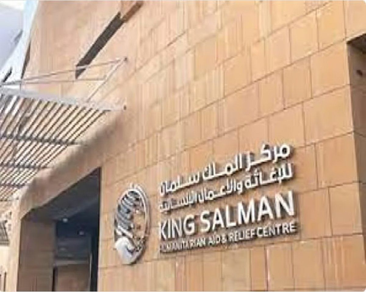 عاجل: مركز الملك سلمان للإغاثة يوزّع 3.000 كرتون تمر في مديرية الخوخة بمحافظة الحديدة