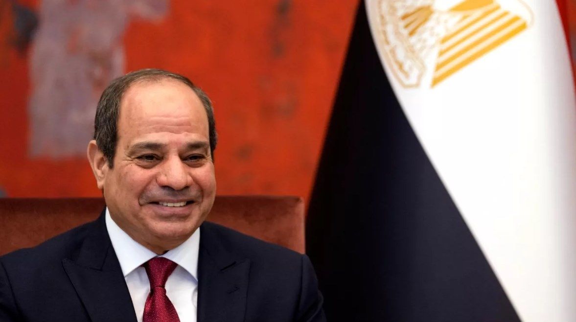 عاجل: الرئيس السيسي يستقبل وزير الدفاع في العلمين