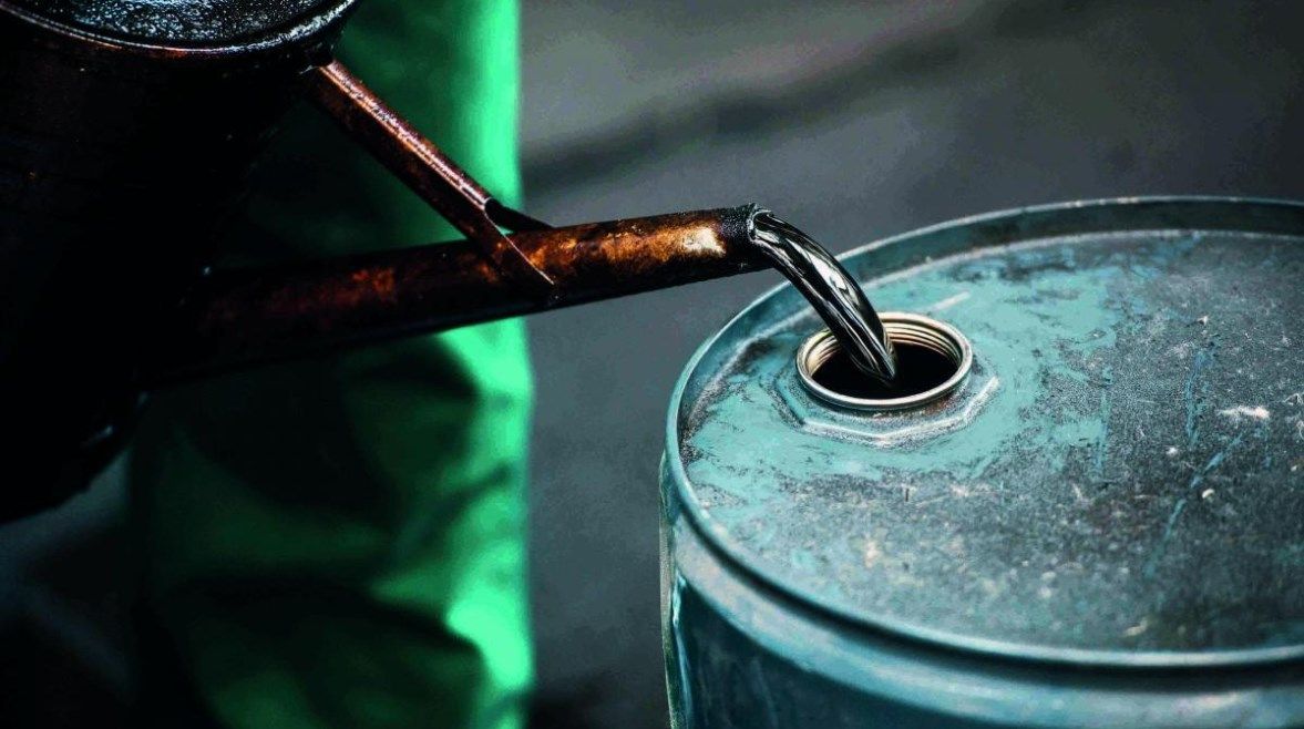 عاجل: أسعار النفط تتراجع مع انحسار التوترات وتوقعات زيادة إنتاج أوبك+