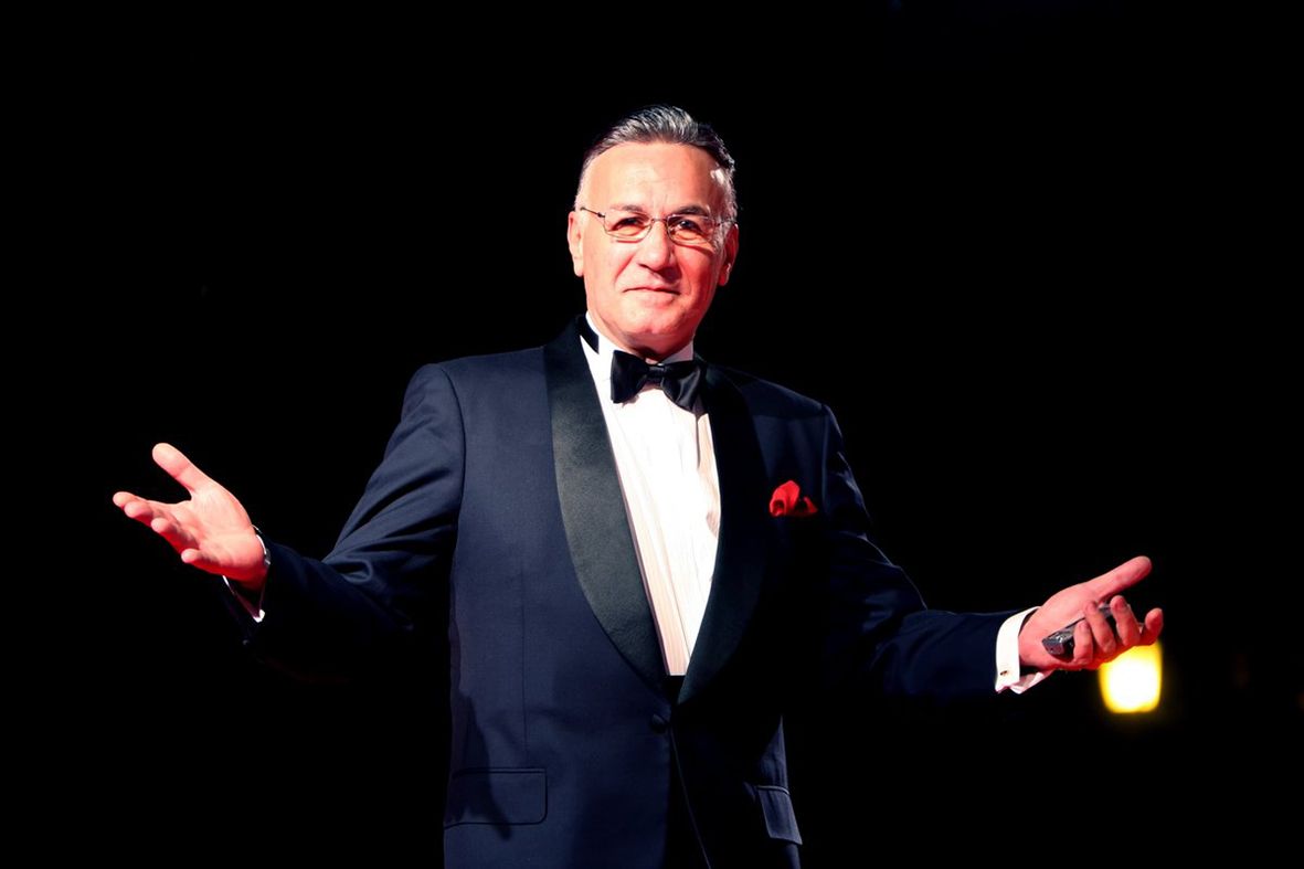 عاجل: ذكرى رحيل ابن الذوات.. رحلة عزت أبو عوف من القصر المسكون إلى الفن