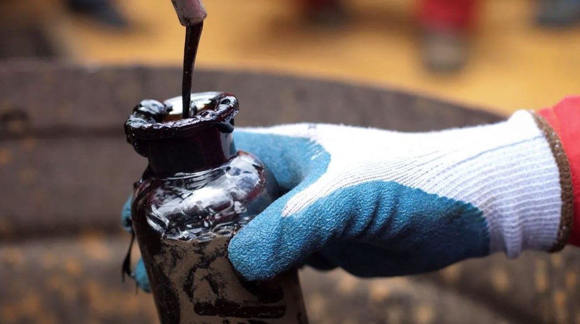 عاجل: النفط يتراجع لليوم الثاني وسط ترقب لزيادة إنتاج “أوبك+”