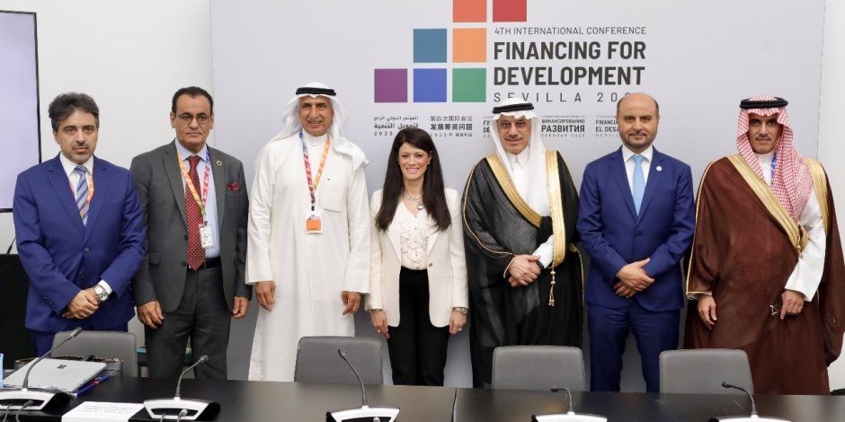 وزيرة التخطيط تشارك في المائدة المستديرة رفيعة المستوى لرؤساء مؤسسات مجموعة التنسيق العربية والمؤسسات التمويلية