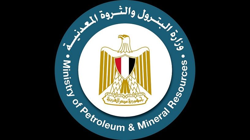 وزير البترول يتحرك إلى موقع انقلاب البارج البحري Adam Marine…