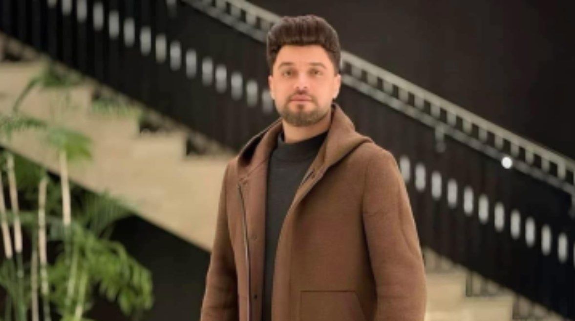 عاجل: انهيار شقيق أحمد عامر في العزاء “فيديو”