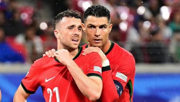 عاجل: نجوم وأندية واتحادات و”بالون دور”.. كرة القدم تبكي جوتا