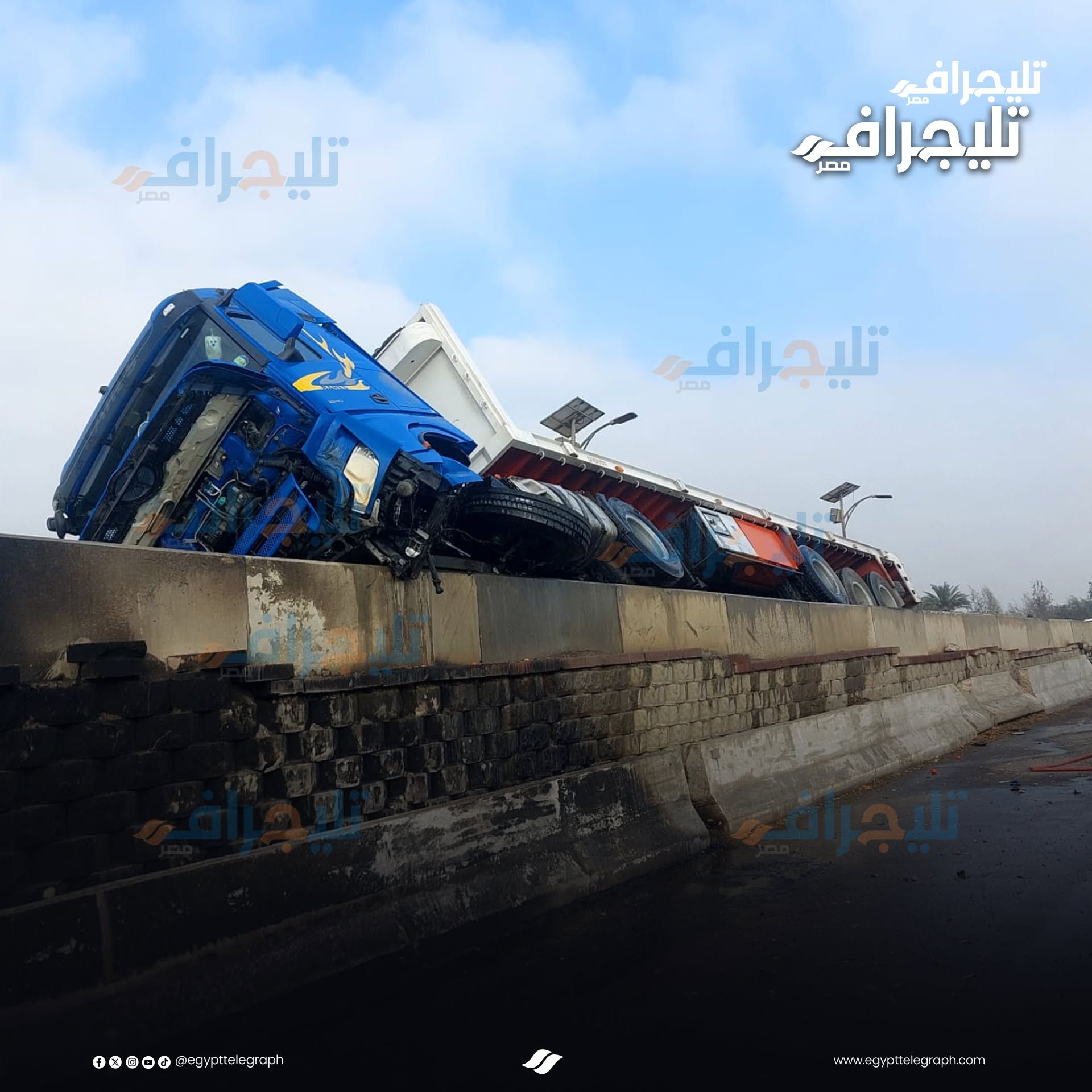 عاجل: انتشال أول مصاب من إحدى تريلات حادث طريق إسكندرية الصحراوي (صور)