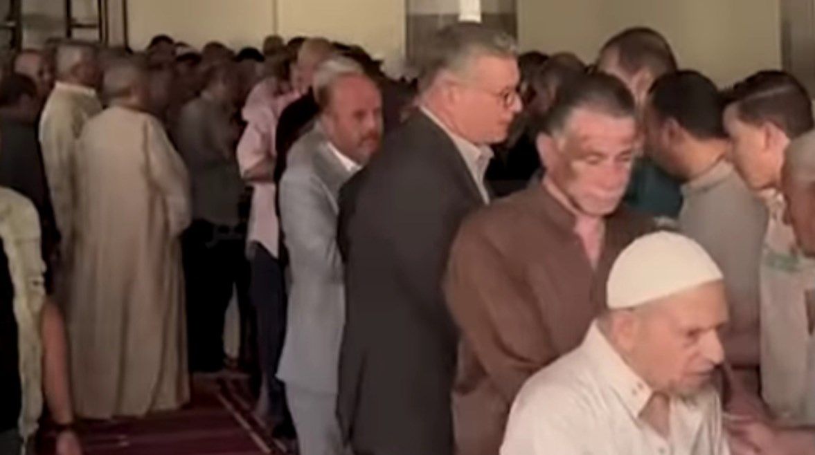 عاجل: وزير البترول يقدم واجب العزاء لأسرة “عمر” ضحية الحفار (فيديو)