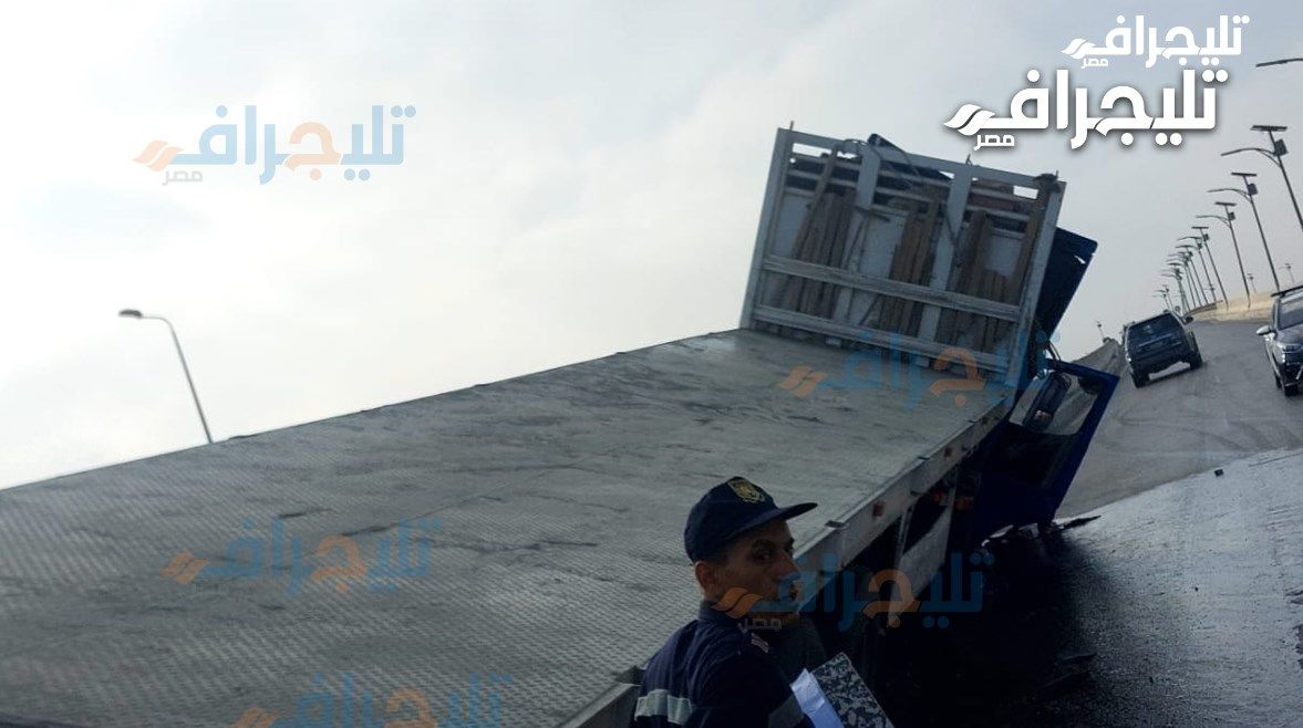 عاجل: انتشال أول مصاب من إحدى تريلات حادث طريق إسكندرية الصحراوي (صور)
