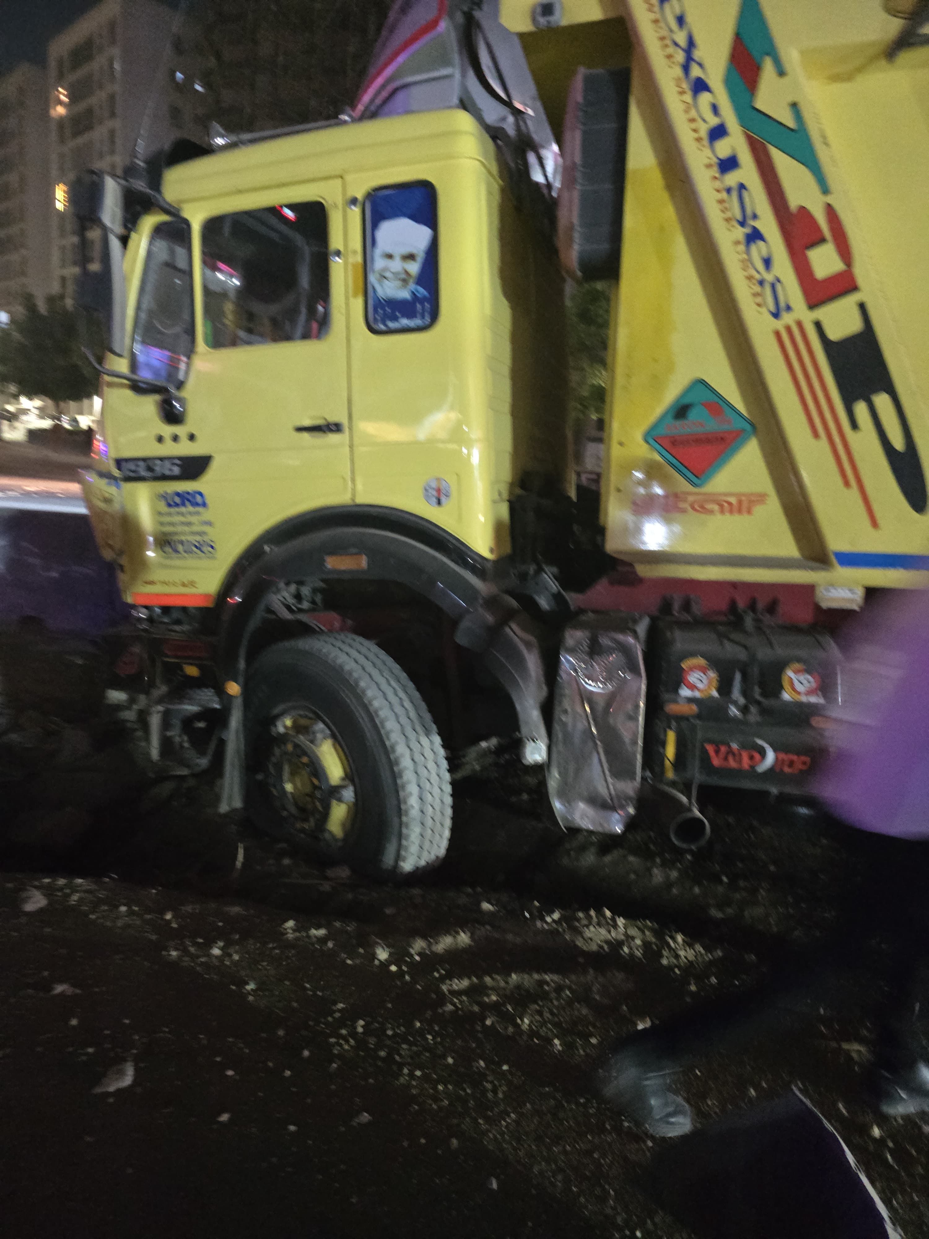 عاجل: اتفرج عيان يروي لحظة هروب سائق التريلا بعد حادث الدائري