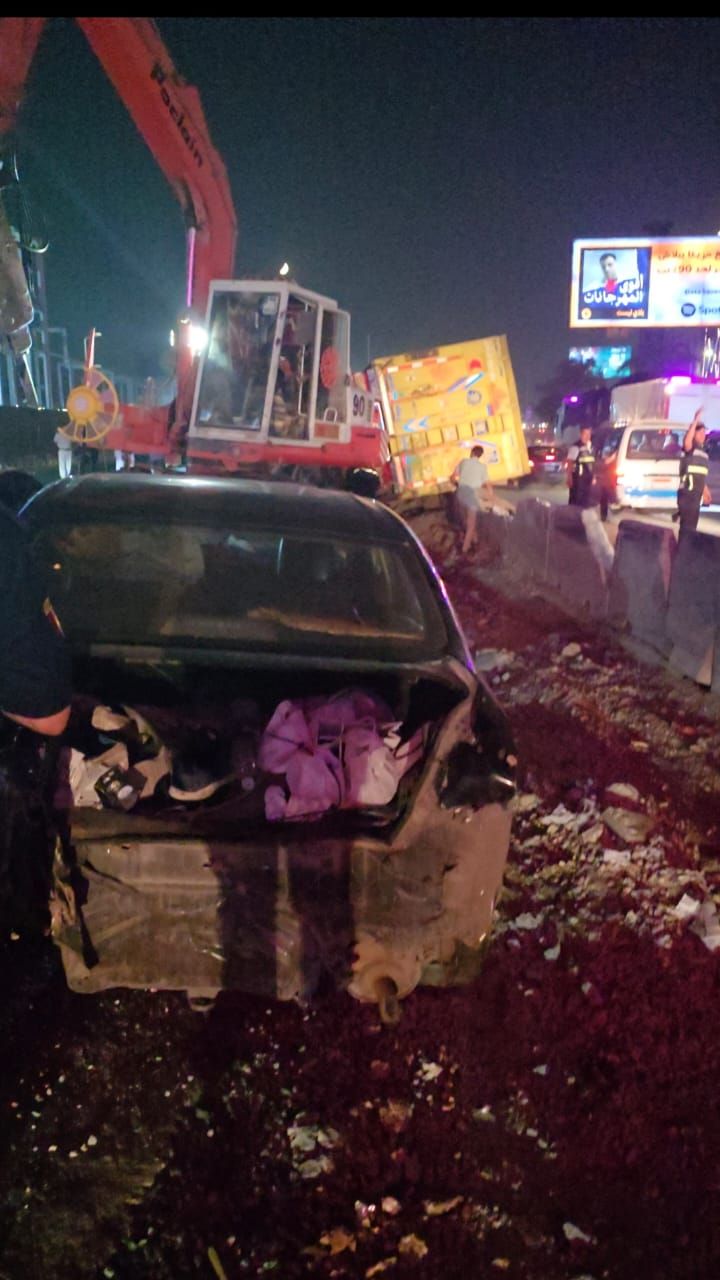 عاجل: اتفرج عيان يروي لحظة هروب سائق التريلا بعد حادث الدائري