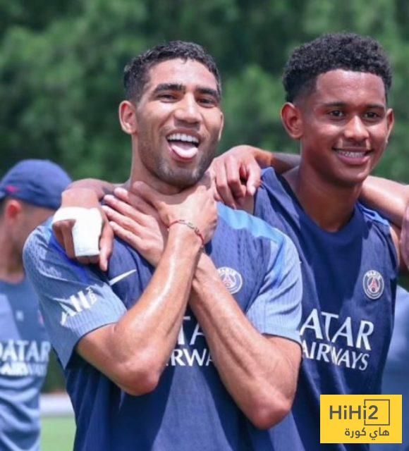 عاجل: صورة : أشرف حكيمي يحتفل على طريقة المشجع الهلالي أثناء التدريبات