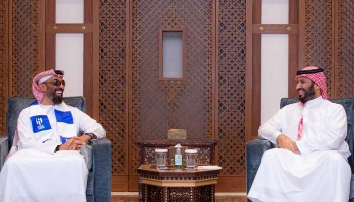 عاجل: طحنون بن زايد بـ «وشاح الهلال».. احتفاء سعودي بعلاقات الأخوة والمروءة
