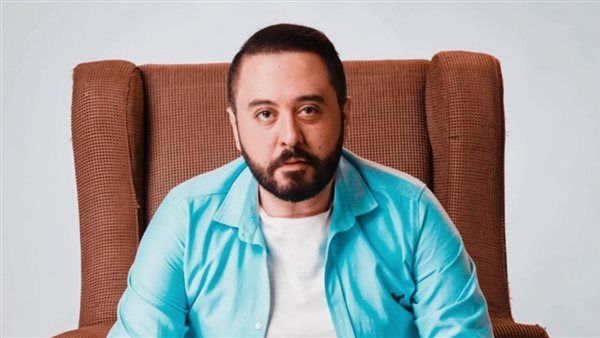 «أحلي صورة فـ 2025» عمرو عبدالعزيز يعلق على أول ظهور لـ عادل امام