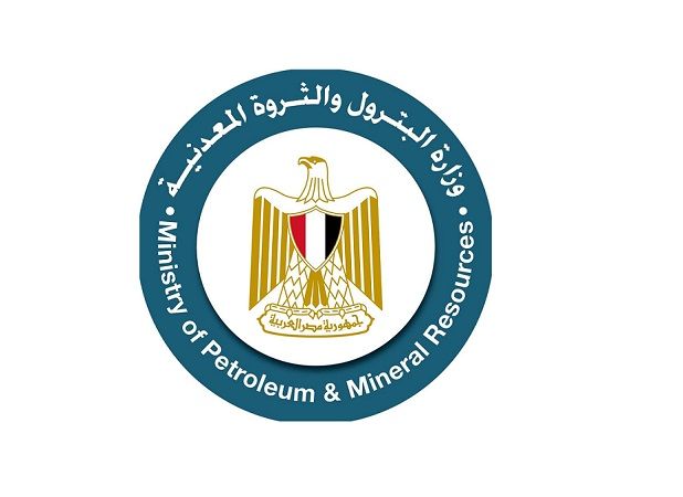 وزارة البترول تؤمن إمدادات الغاز لجميع القطاعات بأربع سفن…
