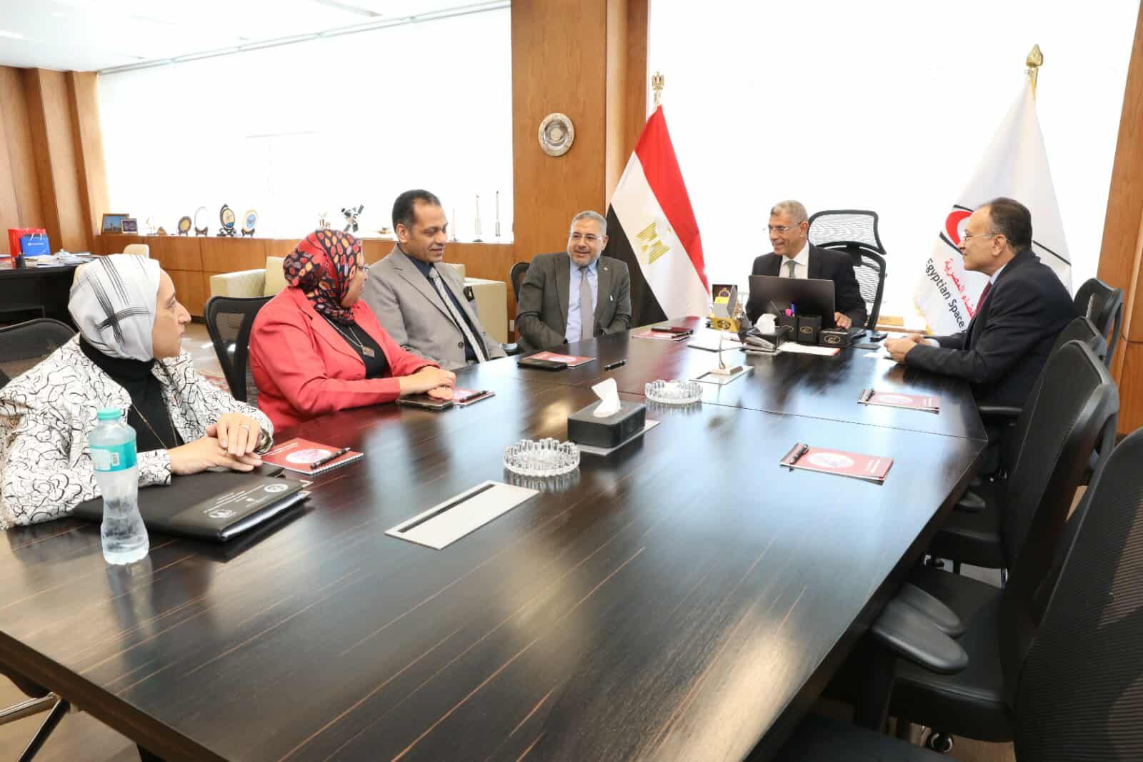 الرئيس التنفيذي لوكالة الفضاء المصرية يستقبل رئيس المركز القومي لبحوث المياه لبحث سبل التعاون المشترك في مجالات الموارد المائية وتكنولوجيا الفضاء