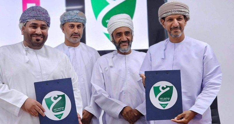 فريق العـــربي بإزكي يوقع اتفاقية إنارة ملعبه