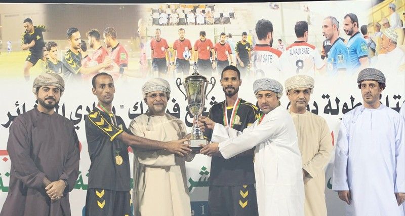 فريق العربي يتوج بكأس دوري الهواة لنادي البشائر والنجم الساطع وصيفا