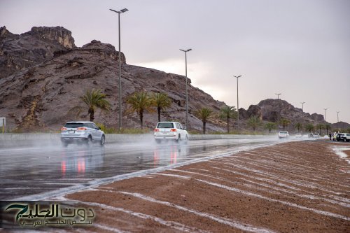 أتربة وغيوم تغطي أجواء الليث وبحرة وتقلل الرؤية
