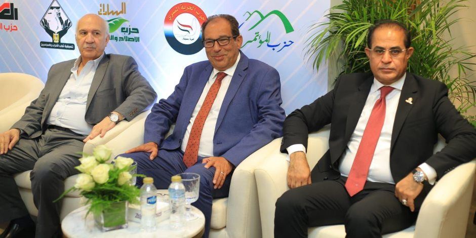 توافد ممثلو أحزاب "القائمة الوطنية" لحضور الاجتماع التنسيقى بحزب الجبهة.. صور