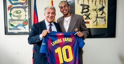 يامال يرتدي الرقم 10 في برشلونة