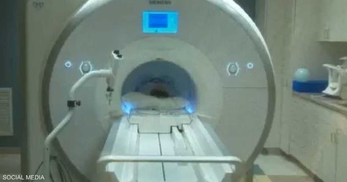 العالم اليوم - وفاة رجل بعد أن جذبه جهاز الرنين المغناطيسي  