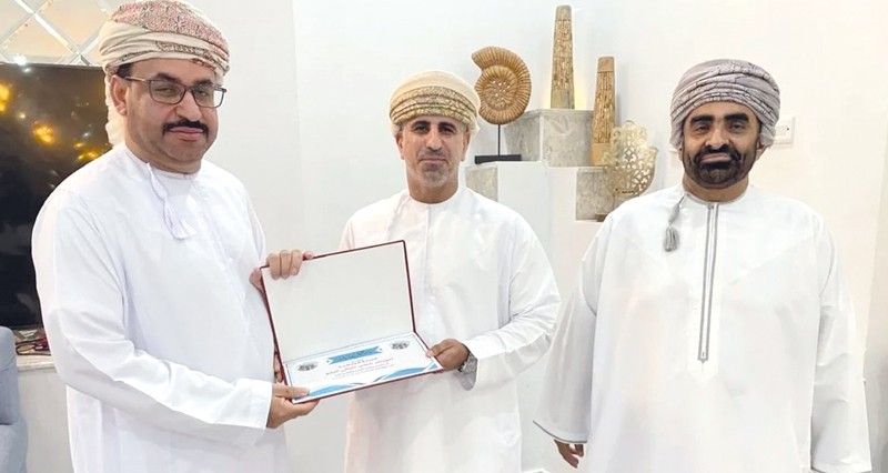 تكريم المشاركين فـي فعاليات مهرجان شناص التراثي الرابع