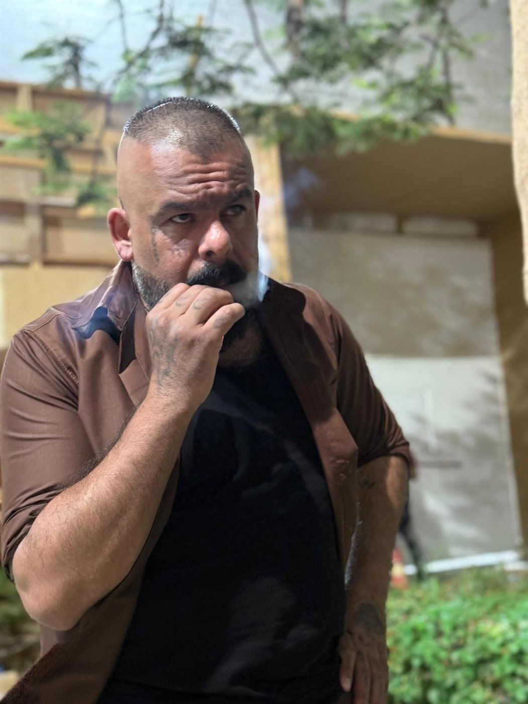 منذر رياحنه يعود إلى الدراما الخليجية في "أعوام الظلام"