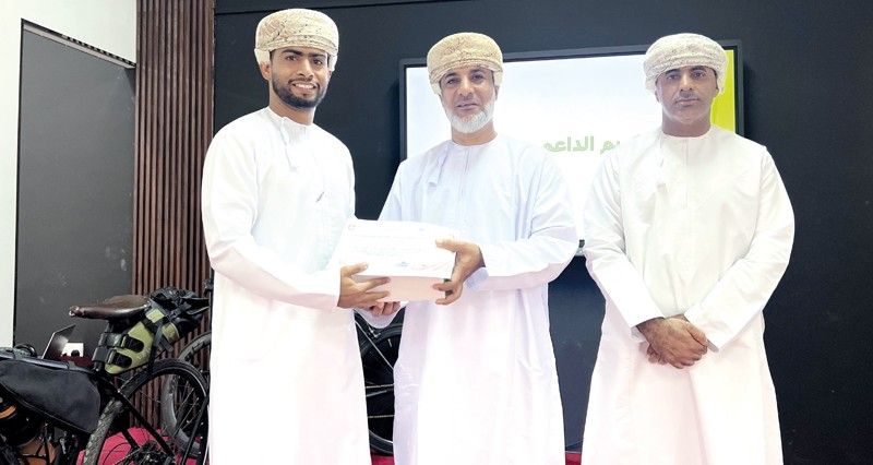 فريق إزكـــي للدرجات الهوائية يكرّم أعضاءه