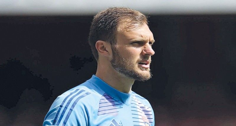 الحارس البرازيلي بيري إلى ليدز قادما من ليون