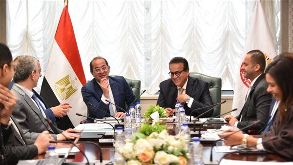 عبدالغفار يبحث سُبل استدامة تمويل التأمين الصحي الشامل ومقترحات تعديل المساهمة التكافلية