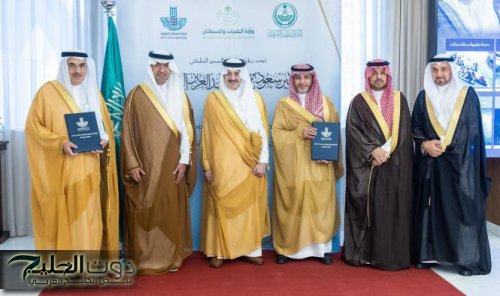 أمير الشرقية يستقبل موظفي أمانة الأحساء في لقاء رسمي لتعزيز التعاون المحلي