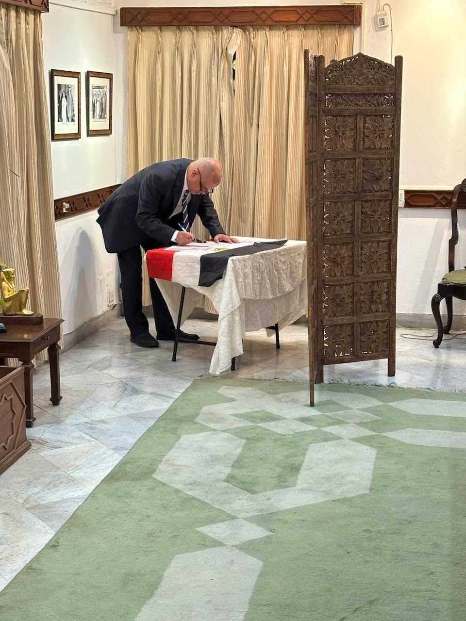 المصريون فى الهند يدلون بأصواتهم فى انتخابات مجلس الشيوخ.. صور