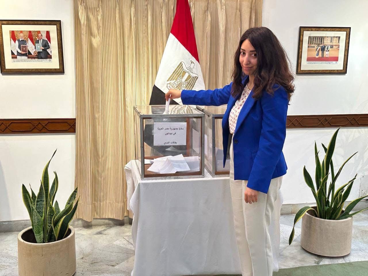 المصريون فى الهند يدلون بأصواتهم فى انتخابات مجلس الشيوخ.. صور