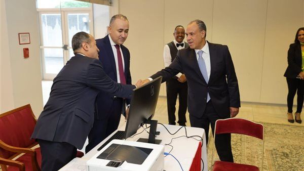 وزير الخارجية أول من يدلى بصوته فى انتخابات مجلس الشيوخ من مقر السفارة المصرية بواشنطن