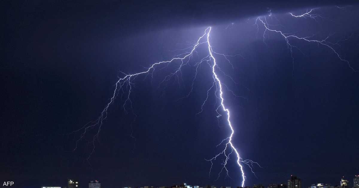 العالم اليوم - تعادل رحلة من فرنسا إلى إيطاليا.. رصد أطول صاعقة برق بالعالم