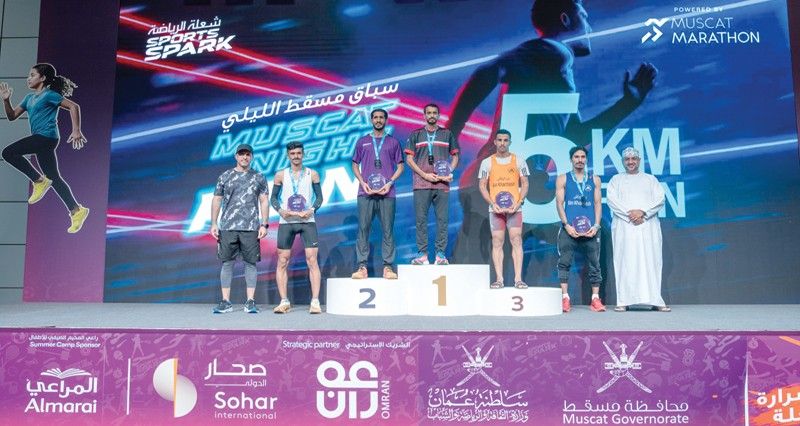 سباق مسقط الليلي يشهد إقبالا ومشاركة كبيرة من مختلف الفئات العمرية