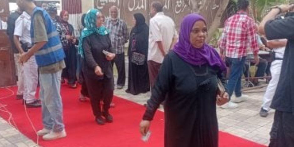 مشاركة كبار السن والسيدات بانتخابات الشيوخ فى مدرسة الشهيد امتياز كامل بالعباسية