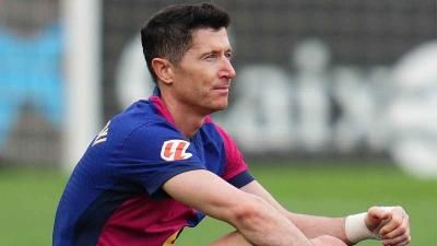 الإصابة تبعد ليفاندوفسكي عن برشلونة